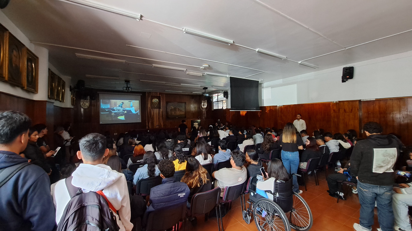 Cine debate